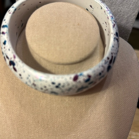 Beautiful bangle bracelet. Multicolors very pretty.​ - Picture 1 of 2